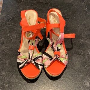 NWOT Unique colorful wedges